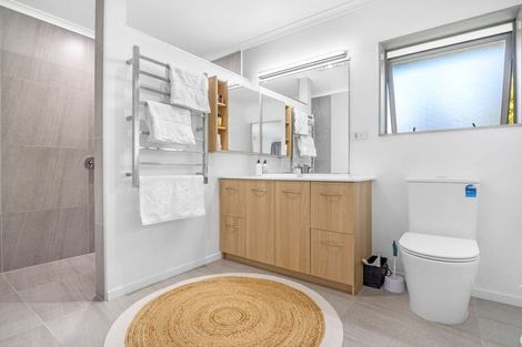 Photo of property in 15 Awaroa Stream Drive, Waiuku, 2123