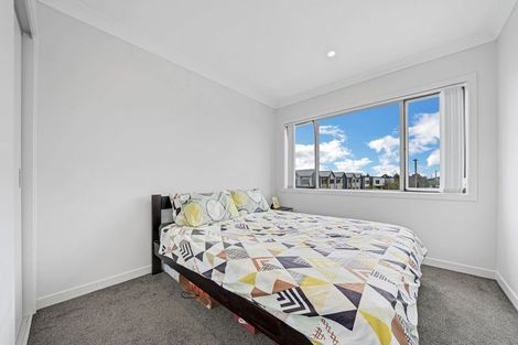 Photo of property in 70 Paretaiuru Crescent, Papakura, 2110