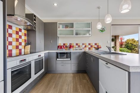 Photo of property in 86 Karamea Street, Whalers Gate, New Plymouth, 4310