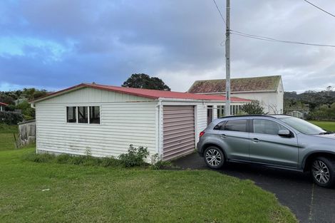 Photo of property in 96 Beach Haven Road, Beach Haven, Auckland, 0626