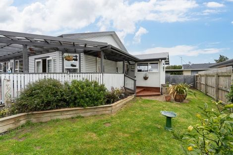 Photo of property in 31 Queenwood Road, Levin, 5510