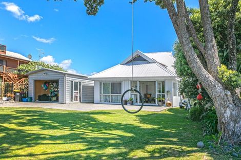 Photo of property in 15 Moray Place, Whiritoa, Whangamata, 3691