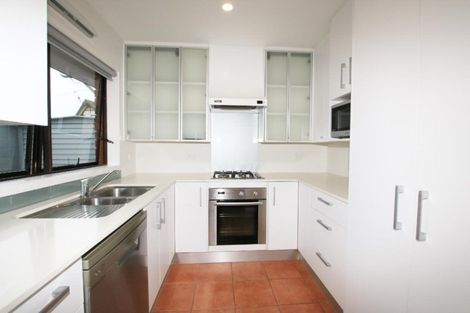 Photo of property in 2/11 Taharoto Road, Takapuna, Auckland, 0622
