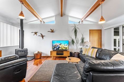 Photo of property in 6 Clinton Avenue, Te Atatu Peninsula, Auckland, 0610