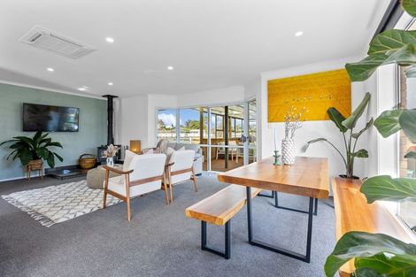 Photo of property in 7b Beach Road, Omata, New Plymouth, 4374