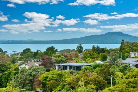 Photo of property in 1/35 Aberdeen Road, Castor Bay, Auckland, 0620