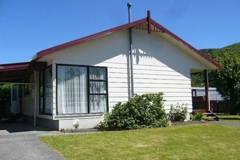 Photo of property in 35 Delaware Grove, Totara Park, Upper Hutt, 5018