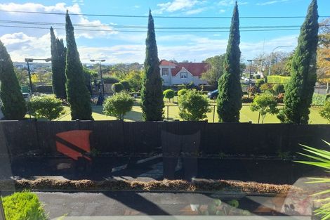 Photo of property in 2/276 Hurstmere Road, Takapuna, Auckland, 0622