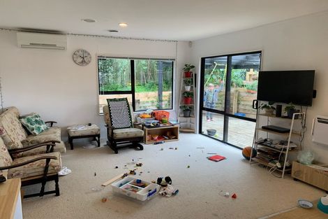 Photo of property in 1/1 Tern Place, Unsworth Heights, Auckland, 0632