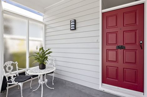 Photo of property in 74 Oroua Street, Eastbourne, Lower Hutt, 5013