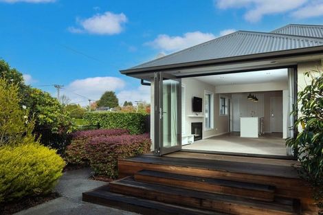 Photo of property in 31 Gleneagles Terrace, Ilam, Christchurch, 8053