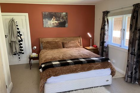 Photo of property in 8 Taungata Road, York Bay, Lower Hutt, 5013