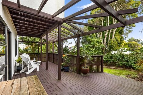 Photo of property in 2/3 Lantana Road, Green Bay, Auckland, 0604