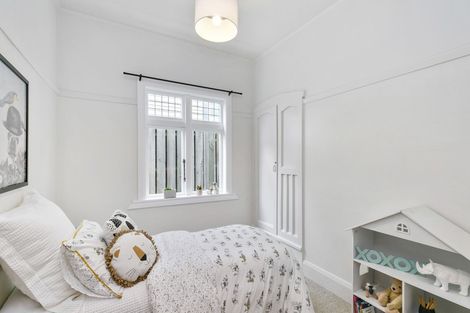 Photo of property in 121 Houghton Bay Road, Houghton Bay, Wellington, 6023