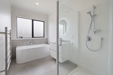 Photo of property in 18 Atlantic Drive, Fitzherbert, Palmerston North, 4410