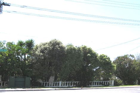 Photo of property in 2/49 Carlisle Road, Torbay, Auckland, 0630