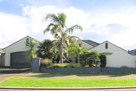 Photo of property in 18 Newry Close, East Tamaki Heights, Auckland, 2016