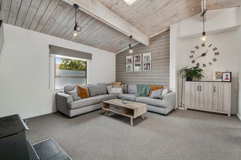 Photo of property in 24a Fairway Avenue, Red Beach, 0932