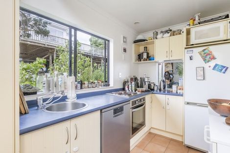 Photo of property in 2 Hill Street, Leigh, 0985