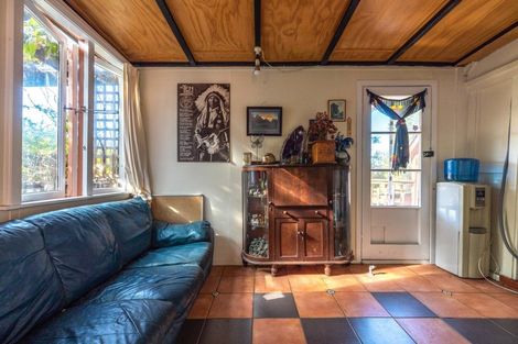 Photo of property in 14 Wellington Road, Surfdale, Waiheke Island, 1081