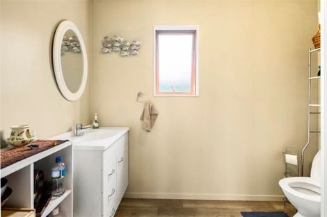 Photo of property in 71 Chilcott Road, Henderson, Auckland, 0612