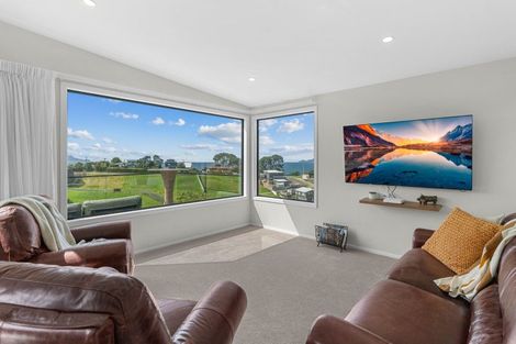 Photo of property in 13 Starlight Place, Langs Beach, 0582