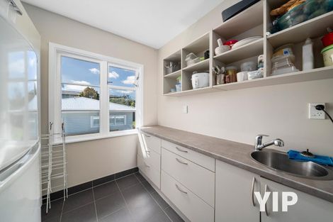 Photo of property in 15 Robert Street, Newlands, Wellington, 6037