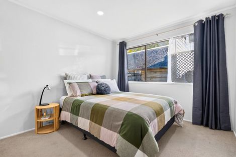 Photo of property in 4 Valdese Rise, Browns Bay, Auckland, 0630