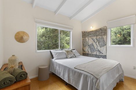 Photo of property in 36 North Piha Road, Piha, 0772