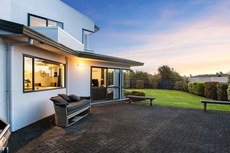 Photo of property in 21 Joseph Banks Drive, Whitby, Porirua, 5024