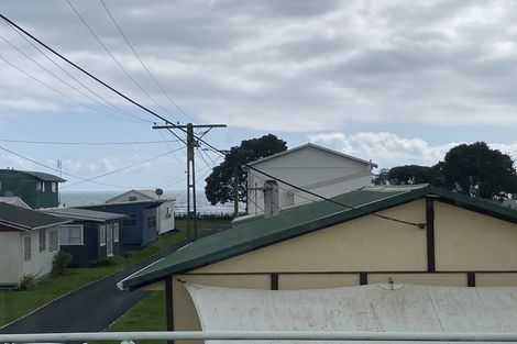 Photo of property in 48 Fourth Avenue, Urenui, 4377