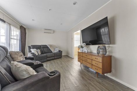 Photo of property in 43 Tararua Terrace, Cloverlea, Palmerston North, 4412