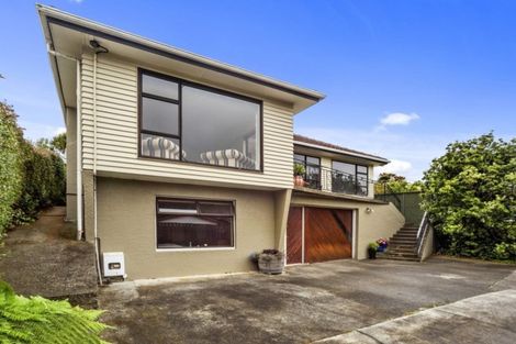 Photo of property in 24 Ranui Terrace, Tawa, Wellington, 5028