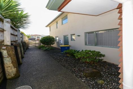 Photo of property in 76 Medallion Drive, Oteha, Auckland, 0632