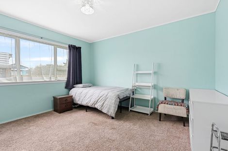 Photo of property in 31 Queenwood Road, Levin, 5510