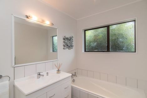 Photo of property in 91 Victory Crescent, Tawa, Wellington, 5028