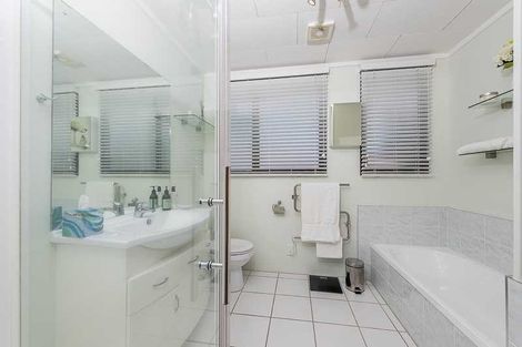Photo of property in 30 Caribbean Drive, Unsworth Heights, Auckland, 0632