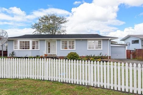 Photo of property in 17 Medina Place, Half Moon Bay, Auckland, 2012