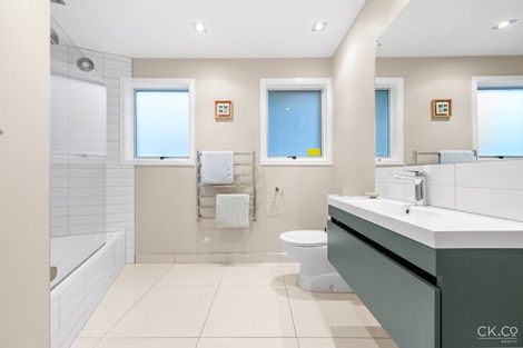 Photo of property in 212 Whites Line East, Waiwhetu, Lower Hutt, 5010