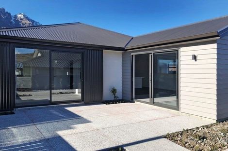 Photo of property in 15 Bannister Street, Jacks Point, Queenstown, 9371