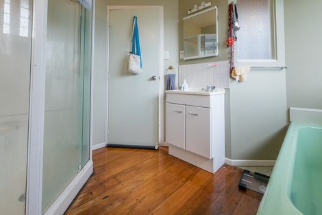 Photo of property in 26 Yeovil Road, Te Atatu Peninsula, Auckland, 0610