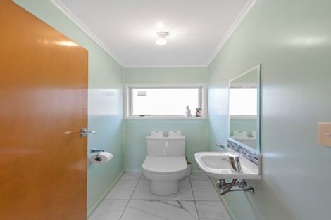 Photo of property in 3 Hughdene Place, Henderson, Auckland, 0610