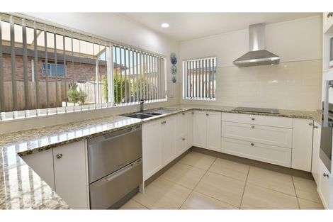 Photo of property in 110 Lakeside Drive, Orewa, 0931