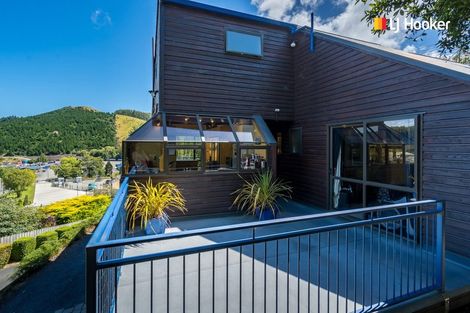Photo of property in 365 Kenmure Road, Kenmure, Dunedin, 9011