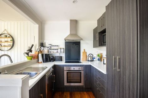 Photo of property in 30 Awanui Street, Merrilands, New Plymouth, 4312