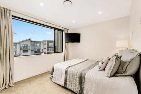 Photo of property in 72 Te Oneroa Way, Long Bay, Auckland, 0630