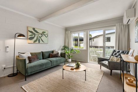 Photo of property in 1/15 Bloomsbury Grove, Newlands, Wellington, 6037