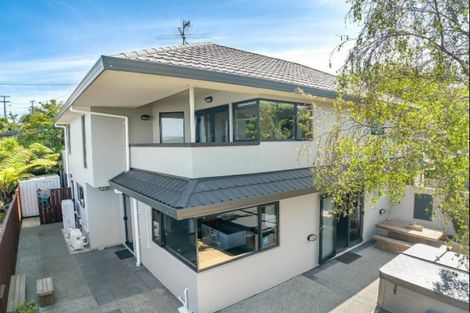 Photo of property in 21 Poto Road, Normandale, Lower Hutt, 5010