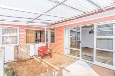 Photo of property in 8 Sarona Avenue, Glen Eden, Auckland, 0602