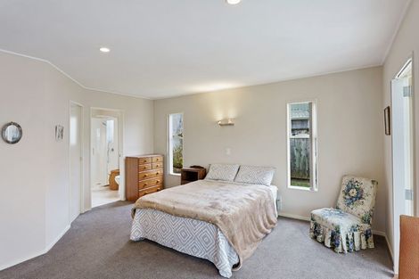 Photo of property in 17 Watson Drive, Paraparaumu Beach, Paraparaumu, 5032